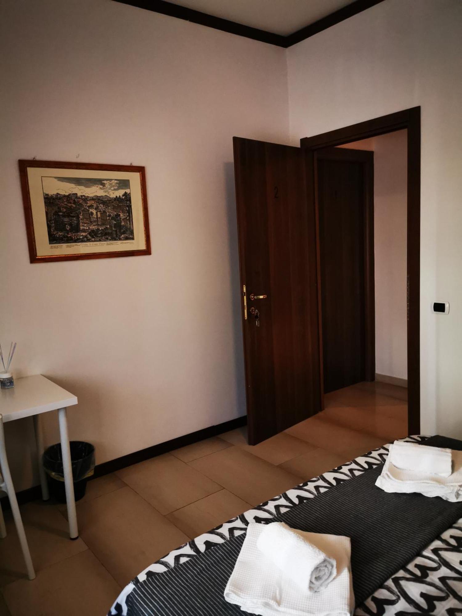 Bella Roma - Ee Hotel Стая снимка